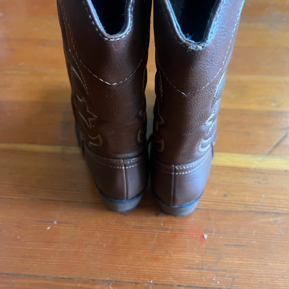 Girls cowboy boots size 1. - Picture 5 of 6